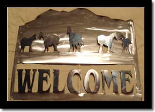 Five Horse Welcome Sign